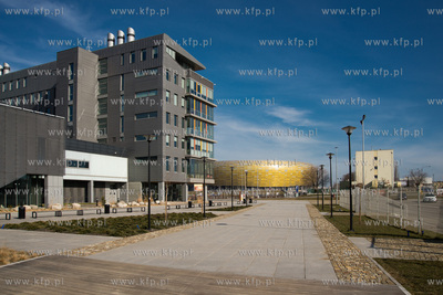 PGE Arena w Gdansku, po lewej budynek Miedzynarodowych...