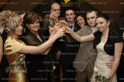 Tradycyjny bal studniowkowy maturzystow Zespolu Szkol...