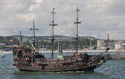 Galeon wycieczkowy Dragon 05.07.2009 fot. Maciej Kosycarz...