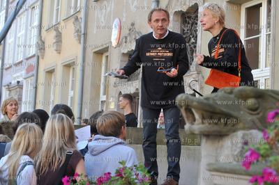 Gdansk. Dlugi Targ. Happening pt Aktorzy Przyjechali...