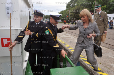 Uroczystosc nadania imienia i podniesienia bandery...