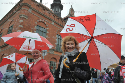 Dzien Niepodleglosci w Gdansku. Barwna parada przeszla...