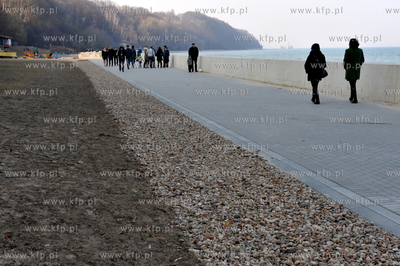 Gdynia Oksywie. Bulwar na plazy w Oksywiu 28.03.2016...