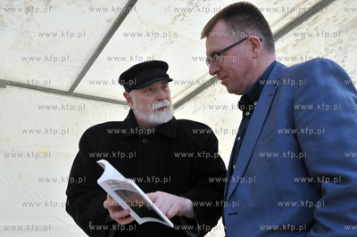 Oliwskie   wi  to Ksiazki zorganizowanie przez fundacje...