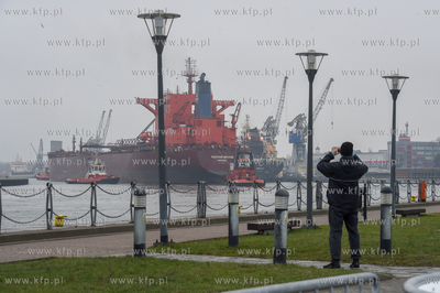 Statek Yeoman Brigde wchodzi do Portu Gdańsk. 08.01.2019...