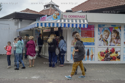Gdańsk Brzeźno. Mała gastronomia, lody przy wejściu...
