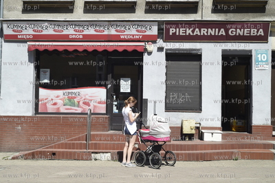 Gdańsk Nowy Port.  Sklepy: mięsny  Kummer  i piekarnia...