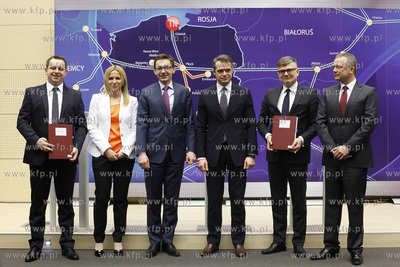 Gdansk. Amber Expo. PERN Przyjazn podpisal umowę z...