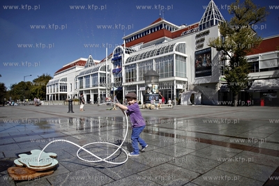Sopot. Artloop Festival. Instalacje na Placu Przyjaciol...