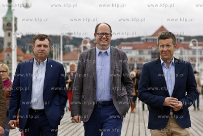 Sopot. Spacer prezydentow Gdanska Pawla Adamowicza...