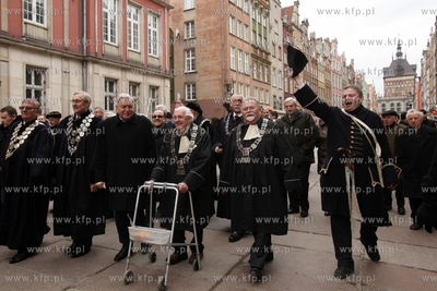 Gdańsk. Przemarsz ul.Długą z okazji jubileuszu siedemdziesięciolecia...