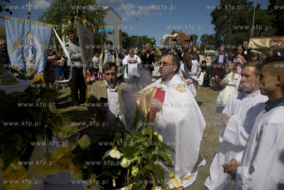 Procesja Bozego Ciala w gdanskiej dzielnicy Letnica....