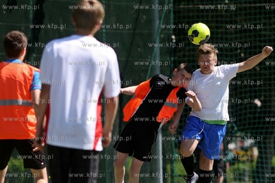 Gdansk Zaspa. Pilkarski turniej dzikich druzyn Do przerwy...