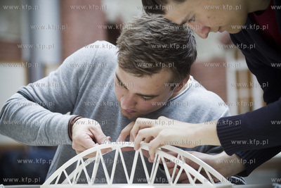 Politechnika Gdańska. Konkurs mostów drukowanych...