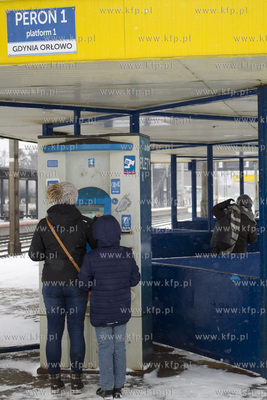 Peron kolejki SKM Gdynia Orłowo.
07.02.2017
fot....