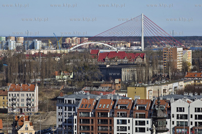 Gdańsk. Most kolejowy i wantowy nad Martwą Wisłą.
24.03.2017
fot....