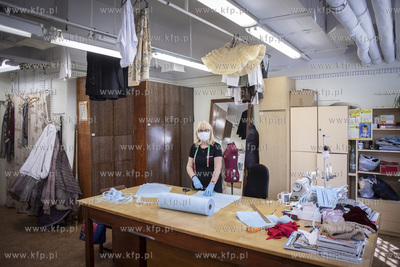 Krawcowe z Opery Bałtyckiej szyją maseczki dla Szpitali...