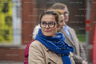 Plac przy pomniku Lecha Bądkowskiego. Konferencja...