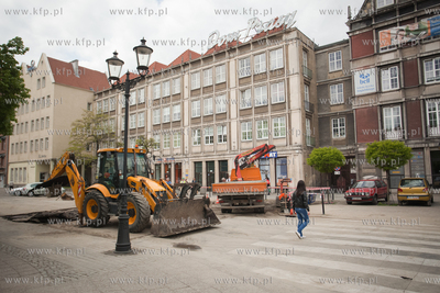 Pekniecie rury wodociagowej obok Domu Prasy na Targu...