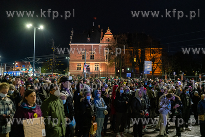 Gdańsk.  #AniJednejWięcej Marsz dla Izy. 6.11.2021...