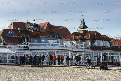 Plaża w Sopocie.Nz. Kolejka do Baru Przystań. 13.02.2022...