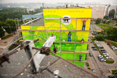Gdansk. Zaspa. Pilotow 10. Demontaz rusztowania i odsloniecie...