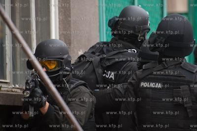 Gdansk. Wspolne cwiczenia grupy antyterrorystycznej...