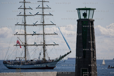 Gdynia. Uroczyste przywitanie zaglowca STS Fryderyk...