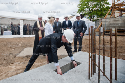 Gdynia. Uroczystosc podpisania aktu erekcyjnego i wmurowanie...