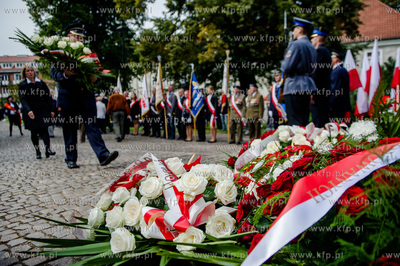 Gdansk. Msza Swieta na placu Obroncow Poczty Polskiej...