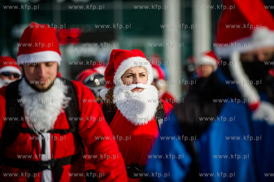 Gdansk. Parking pod Ergo Arena. Coroczna akcja Mikolaje...