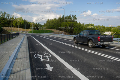 Gdansk. Nowo otwarta droga dojazdowa do przystanku...