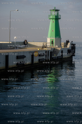 Gdańsk.  Falochron Zachodni w Nowym Porcie.
16.02.2017
fot....