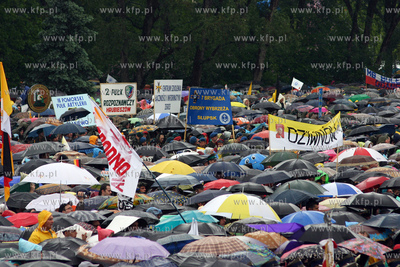 Wizyta papieza Benedykta XVI w Polsce. Tlum wiernych...