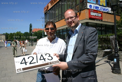 W Gdansku nastapi wymiana tablic z nazwami ulic i numerami...