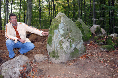 Kurhany w lesie kolo wsi Lewino dm. Luzino (pow. Wejherowo)...