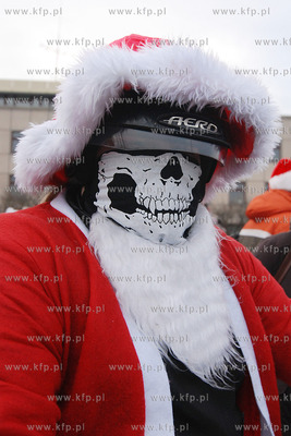 Gdynia. Okolo 500 Mikolajow na motorach i quadach przyjechalo...