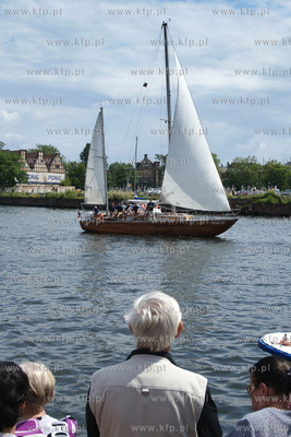 Gdansk. Baltic Sail. Parada jachtow po Motlawie. Nz....