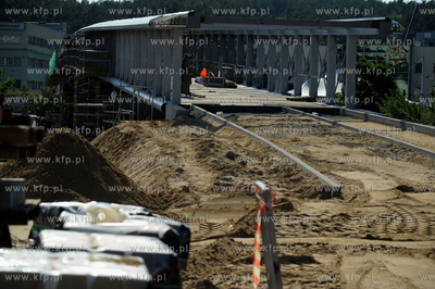 Gdynia. Budowa Nowej pieszej kladki nad Droga Gdynska
16.07.2009
fot....