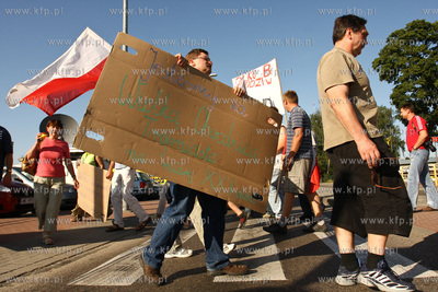 Chwaszczyno. Protest mieszancow Chwaszczyna i okolicznych...