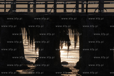 Gdynia Orlowo w zimowej szacie. Nz. Zamarzniete orlowskie...