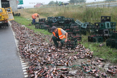 Przy wyjezdzie z obwodnicy Chojnic z tira wypadlo ......