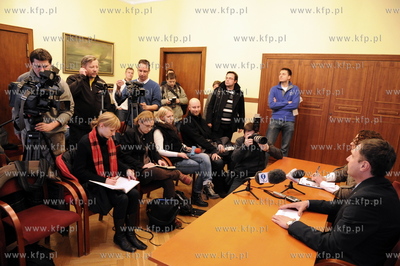 Sopot. Briefing Prezydenta Sopotu Jacka Karnowskiego,...