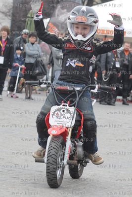 Piotr Zalewski 7-letni motocyklista z Olsztyna popisuje...