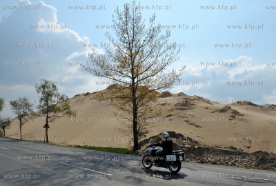 Budowa autostrady A1 na odcinku Torun - Strykow. 25.04.2011...