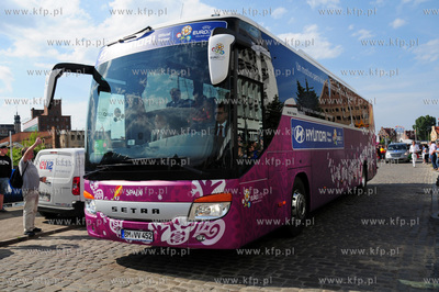 Hiszpanscy pilkarze wyjezdzaja z Hotelu Gdansk na mecz...