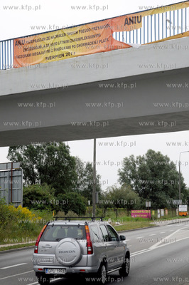 Baner z przeprosinami o "niebanalnej" tresci, ktory...