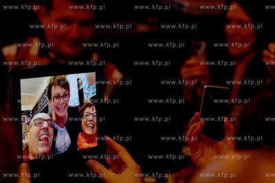 Kazdy kto mial kamere video - w tablecie, telefonie,...