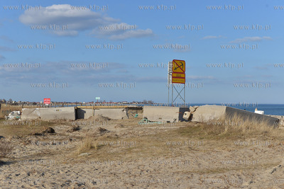 Mechelinki gm. Kosakowo (pow. Puck) Ogromne betonowo...