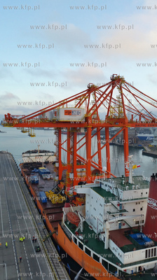Nowe suwnice dla Baltyckiego Terminalu Kontenerowego...